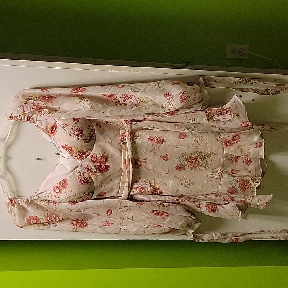 Floral dress! - Picture 2 of 14